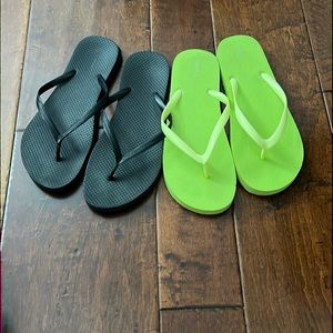 2 pack Women’s flip flops